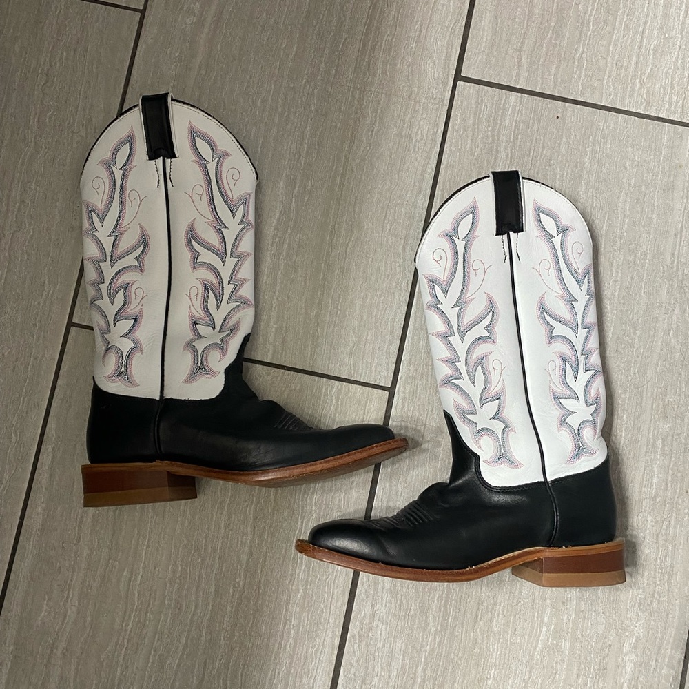 Women’s cowboy boots - bent rail Justin’s